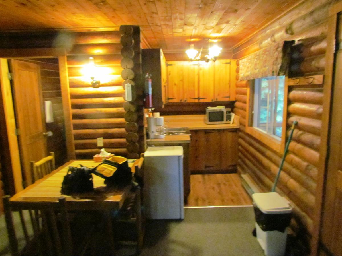 Bakers Narrows Lodge And Conference Center Flin Flon Εξωτερικό φωτογραφία
